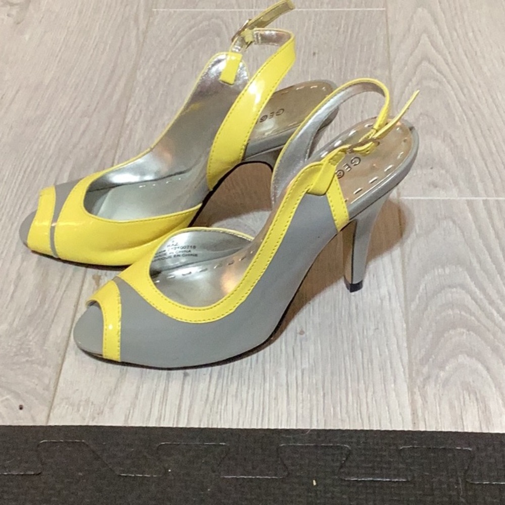 George Heels - Picture 3 of 5